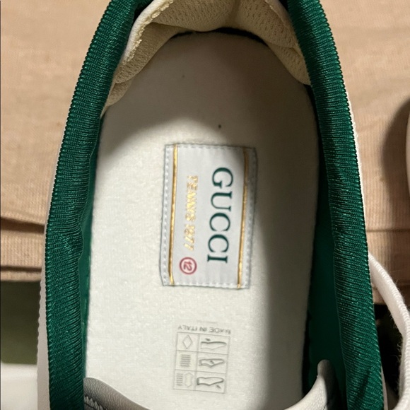 Gucci White Sneakers with Red and Green Accents - Picture 4 of 13